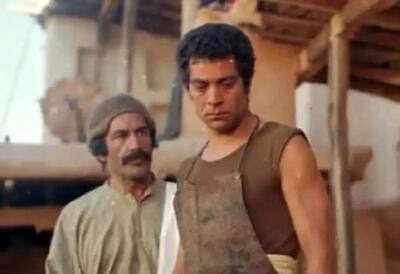  بهروز قبل از شهرت؛ بهروز وثوقی با عبا و عرقچین در تئاتر مدرسه