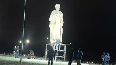 مجسمه شهید رئیسی دوباره در اردبیل نصب شد