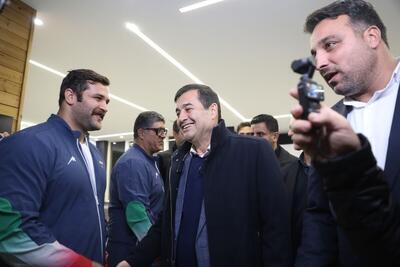 حضور وزیر ورزش و جوانان در مسابقات دوومیدانی داخل سالن قهرمانی کشور