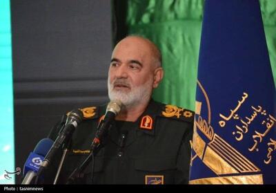  یک فرمانده سپاه هشدار داد: باید در برابر سختی‌ها ایستادگی کنیم/ قدرت موشکی ایران دشمن را وادار به عقب‌نشینی کرد