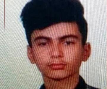 سنگ‌پرانی در تشییع شهید خدایاری