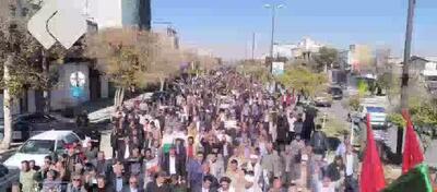 راهپیمایی خودجوش مردم کوار در اعتراض به تخریب اموال عمومی | ببینید