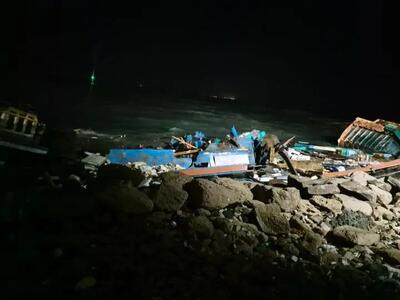  طوفان به ۱۲ فروند لنج در اسکله پُزم کنارک خسارت وارد کرد