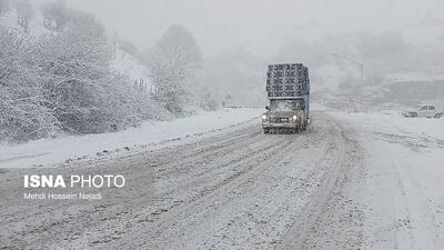  بارش برف و کولاک، تردد در گردنه حیران را مختل کرد