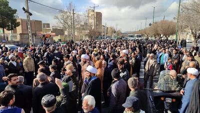  راهپیمایی مردم ملایر در محکومیت هتک حرمت به قرآن و مقدسات برگزار شد