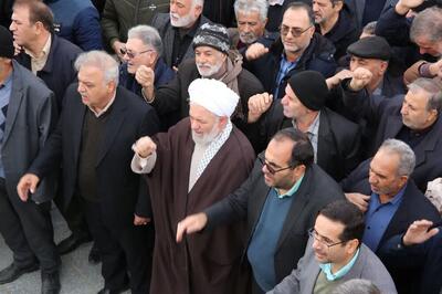  راهپیمایی مردم اسدآباد در محکومیت هتک حرمت به قرآن و مقدسات برگزار شد