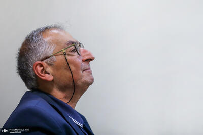  زیباکلام: نمی‌توانم درکنار ترامپ و نتانیاهو بایستم