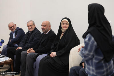  دیدار پزشکیان با جمعی از کودکان بی سرپرست در مجتمع خانه دختران ایران + تصاویر