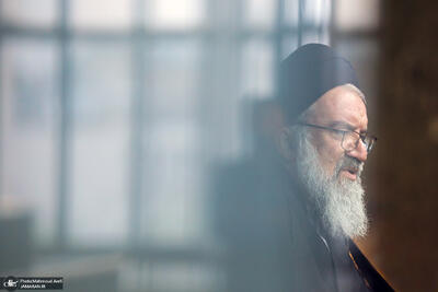  احمد خاتمی: «بی‌طرفی» در جایی که حق روشن است، «بی‌شرفی» است، راضی به جنایت بودن، شریک جنایت شدن است/ دشمنان همواره تلاش می‌کنند در قالب جنگ یا فتنه، مانع حکومت اسلامی شوند/ تز «ما بهانه به دست دشمن دادیم» غلط است