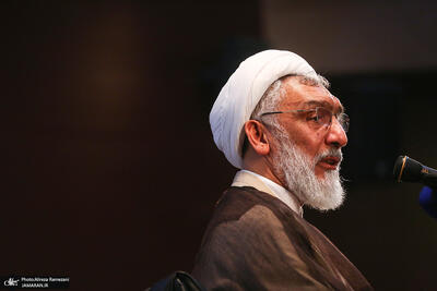  مصطفی پورمحمدی: ژست حمایت از اعتراضات در ایران به ترامپ نامیزون نمیاد! ترامپ به معترضین در آمریکا‌ «حیوان» گفته بود