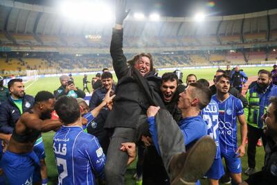 عکس| پرواز قهرمانانه ساپینتو در اصفهان