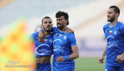 رقص یک آبی‌پوش به ساز رامین رضاییان/ عکس پروفایل و نام استقلال پاک شد +عکس