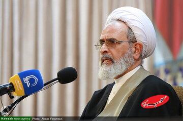  تاکید امام جمعه قم بر لزوم شنیده شدن اعتراضات و صدای مردم / سوءاستفاده از این مطالبات برای آشوب، ناامنی و کمک به دشمنان مردود و غیرقابل پذیرش است - کلبه سرگرمی