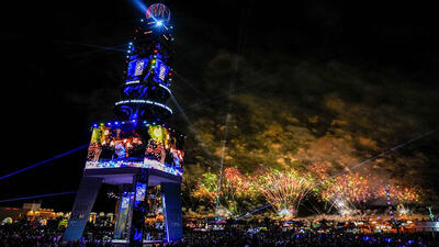 ببینید | شکستن رکورد کتاب گینس در ابوظبی با ۶۲ دقیقه آتش بازی - کلبه سرگرمی