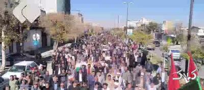 راهپیمایی خودجوش مردم کوار در اعتراض به تخریب اموال عمومی | ببینید - مجله اینترنتی کولاک