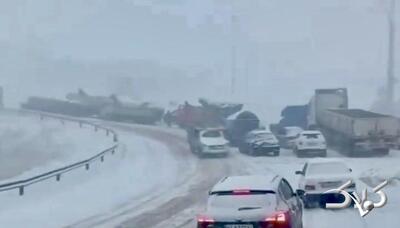 مردم در این جاده مهم کشور گرفتار برف شدند؛ از سفر به این منطقه پرهیز کنید - مجله اینترنتی کولاک