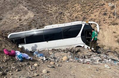 عکس/ واژگونی اتوبوس در محور هراز مسیر رینه