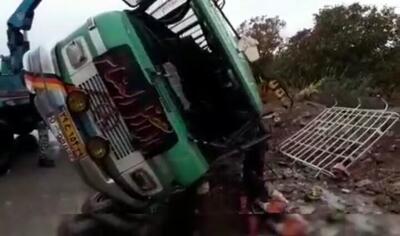  واژگونی مینی‌بوس در محور هراز