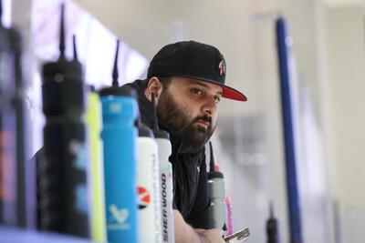 مدیر تیم‌های ملی هاکی روی یخ: با امکانات محدود و روحیه جنگندگی، بهترین نتایج را برای ایران رقم می‌زنیم