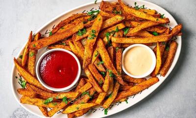  طرز تهیه 10 ادویه مخصوص مزه‌دار کردن سیب‌زمینی سرخ‌کرده (از رستورانی تا تند)