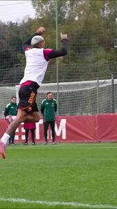 ویدئو: وقتی دیبالا دروازه‌بان می‌شود - پارس فوتبال