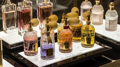 چی کار کنیم که بوی عطر روی پوست مون بیشتر بمونه؟