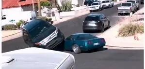  کادیلاک از روی کروت رد شد / صحنه‌ای که قوانین رانندگی را زیر سؤال برد + فیلم