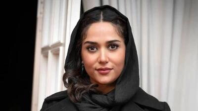 سرقت کیف پریناز ایزدیار در فرمانیه تهران + فیلم گفتگو با خانم بازیگر