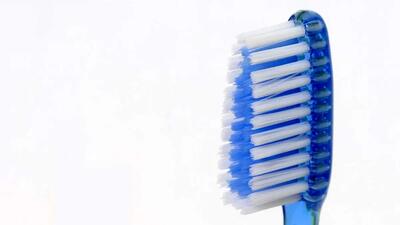  یک ترفند ساده اما فوق‌العاده کاربردی برای سوزن نخ کردن + فیلم