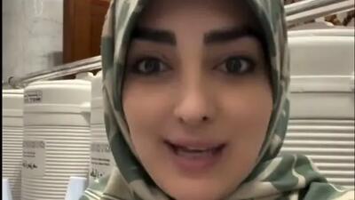  ترفند خلاقانه  ستاره سادات قطبی برای نماز خواندن بدون مهر در خانه خدا/ زیارت قبول حاج خانوم