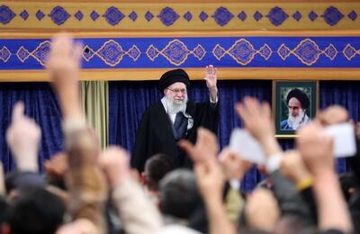  قابی متفاوت از دیدار امروز خانواده‌های شهدا با رهبر انقلاب