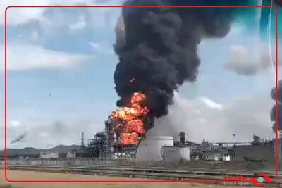  سی‌ان‌ان، به نقل از رسانه‌های ونزوئلا: انفجارهایی در ایالت لا گوایرا، شمال کاراکاس، در ساحل این کشور و در شهر هیگوروتی رخ داده است