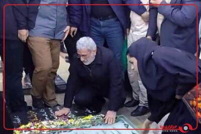  حضور سردار قاآنی بر سر مزار شهید سلیمانی