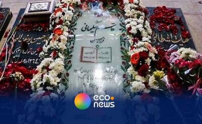 حضور سردار قاآنی بر مزار شهید حاج قاسم سلیمانی - اکونیوز