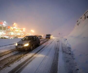 انسداد آزادراه تهران– شمال/ برخورد با خودروهای فاقد زنجیر چرخ