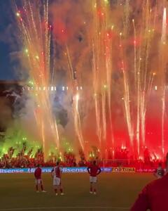 ویدئو: آتش بازی بزرگ هواداران اسلاویاپراگ