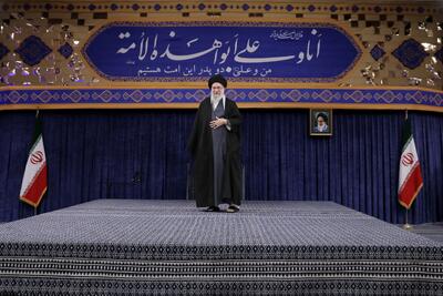  دیدار خانواده شهدای اقتدار با رهبر انقلاب در روز میلاد امیرالمومنین علیه‌السلام