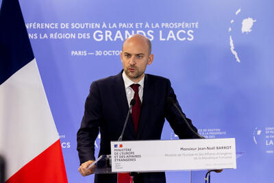 پاریس: هیچ راه‌حل سیاسی را نمی‌توان از خارج بر ونزوئلا تحمیل کرد