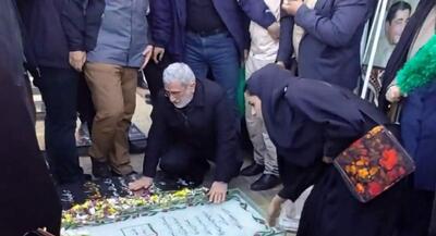  حضور سردار قاآنی بر سر مزار شهید سلیمانی | جهان نیوز