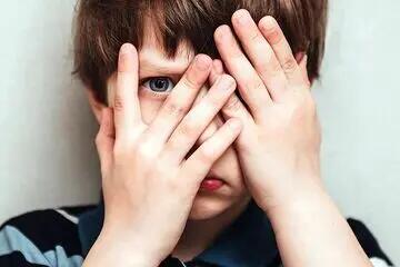 از اضطراب تا کابوس شبانه؛ تبعات روانی اخبار خشن برای کودکان