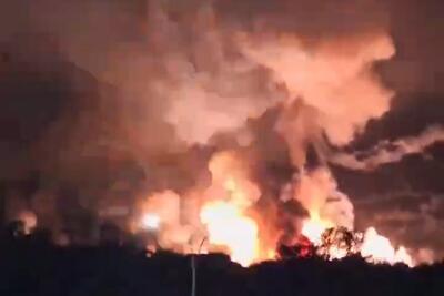 ببینید | انفجارهای ثانویه بزرگ پس از حمله هوایی آمریکا در نزدیکی فرودگاه هیگروته