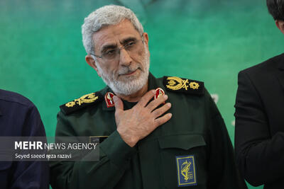  حضور سردار قاآنی در گلزار شهدای کرمان