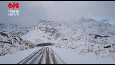  پاک‌سازی محورهای روستایی طالقان پس از بارش برف؛ محورهای اصلی باز است