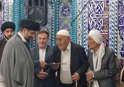  آئین تجلیل از ۲ پدر شهید در گناوه برگزار شد
