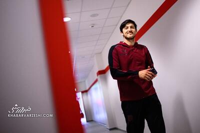 ویدیو| سردار آزمون شاد و خوشحال جشن تولد گرفت/ رستوران کامل تحت اختیار مهاجم ایرانی - پارس فوتبال