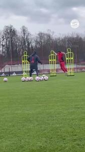 ویدئو: بازگشت زودتر از موعد موسیالا؛ ستاره بایرن تنها تمرین می‌کند - پارس فوتبال