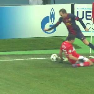 ویدئو نوستالوژی: هنرنمایی جادوگر با لباس بارسا - پارس فوتبال