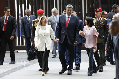 سناتور آمریکایی به نقل از وزیر خارجه ادعا کرد؛ مادورو برای محاکمه در آمریکا دستگیر شده است