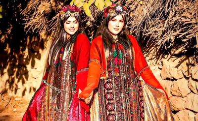  آواز محلی؛ میخونن و میرقصن زیر بارون صحنه عالی ساختن