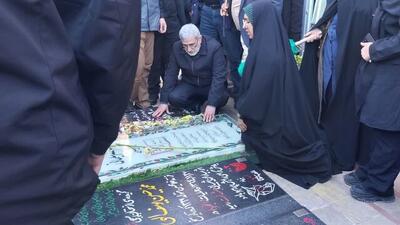 سردار قاآنی بر سر مزار شهید سلیمانی +عکس